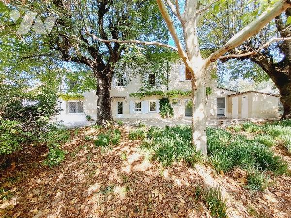 Montélimar, bien rare, ancien corp de ferme de 147m² habitable avec piscine.