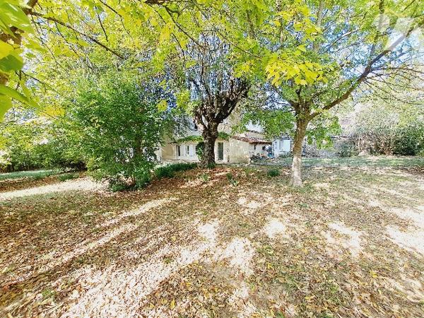 Montélimar, bien rare, ancien corp de ferme de 147m² habitable avec piscine.