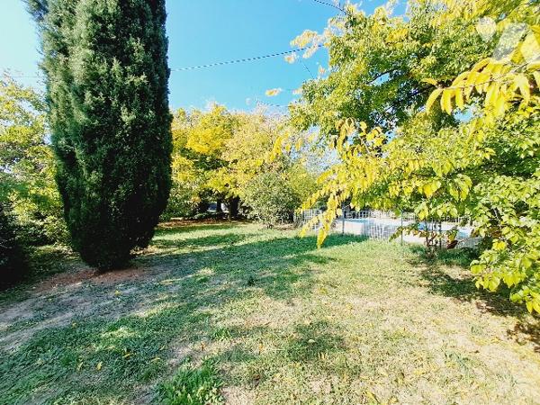 Montélimar, bien rare, ancien corp de ferme de 147m² habitable avec piscine.