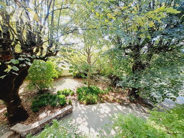 Montélimar, bien rare, ancien corp de ferme de 147m² habitable avec piscine.