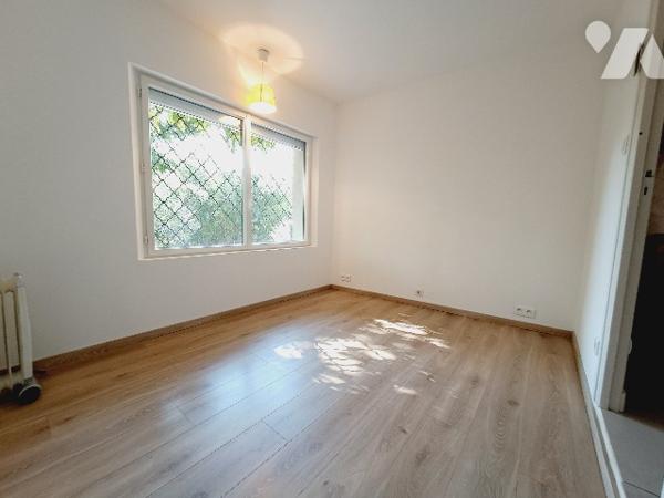 Montélimar, bien rare, ancien corp de ferme de 147m² habitable avec piscine.