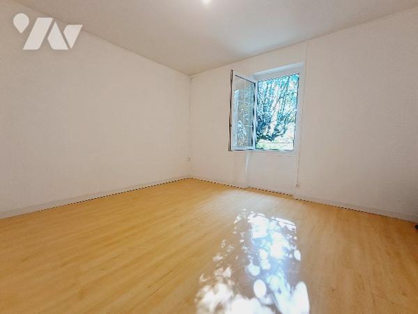 Montélimar, bien rare, ancien corp de ferme de 147m² habitable avec piscine.