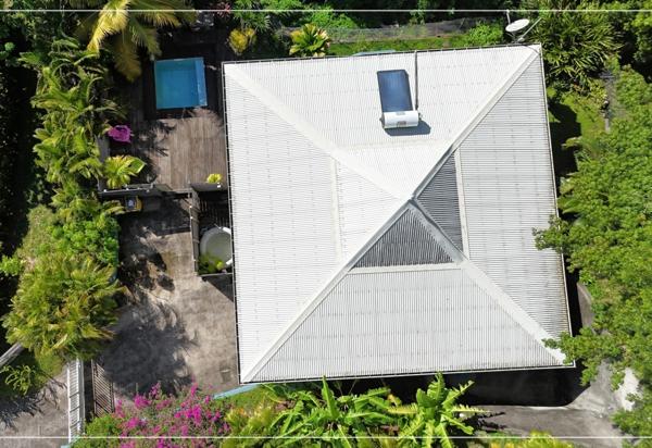 Les Trois-Îlets (972) : Maison T4 -186 m² au sol avec grande terrasse, piscine et appartement T2 indépendant à vendre (972)