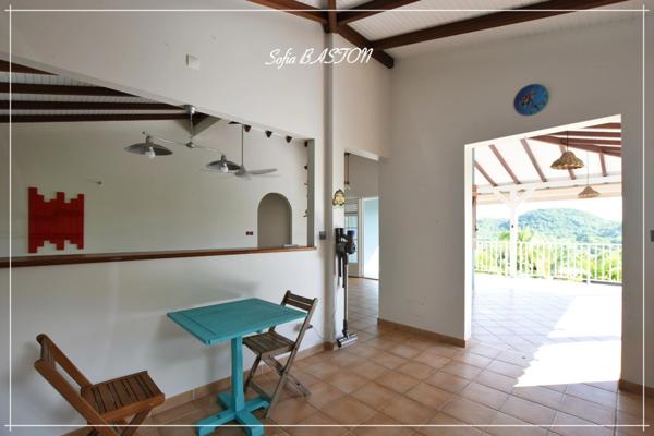 Les Trois-Îlets (972) : Maison T4 -186 m² au sol avec grande terrasse, piscine et appartement T2 indépendant à vendre (972)