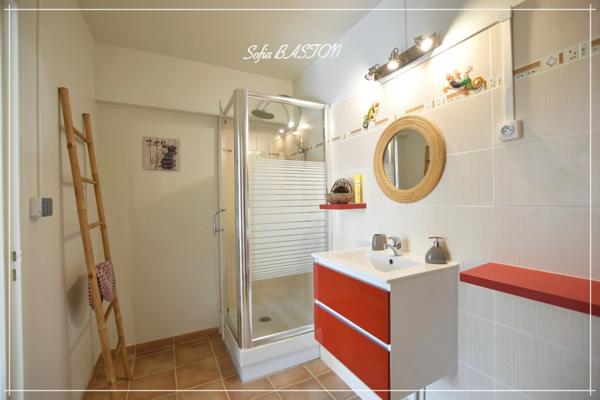 Les Trois-Îlets (972) : Maison T4 -186 m² au sol avec grande terrasse, piscine et appartement T2 indépendant à vendre (972)