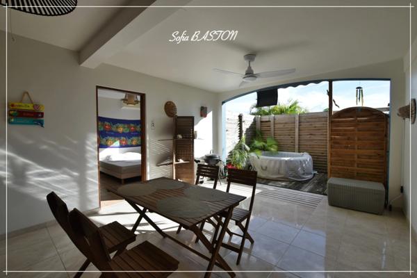 Les Trois-Îlets (972) : Maison T4 -186 m² au sol avec grande terrasse, piscine et appartement T2 indépendant à vendre (972)