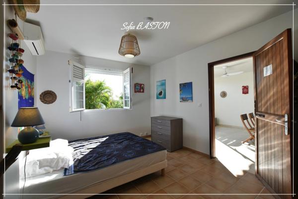 Les Trois-Îlets (972) : Maison T4 -186 m² au sol avec grande terrasse, piscine et appartement T2 indépendant à vendre (972)