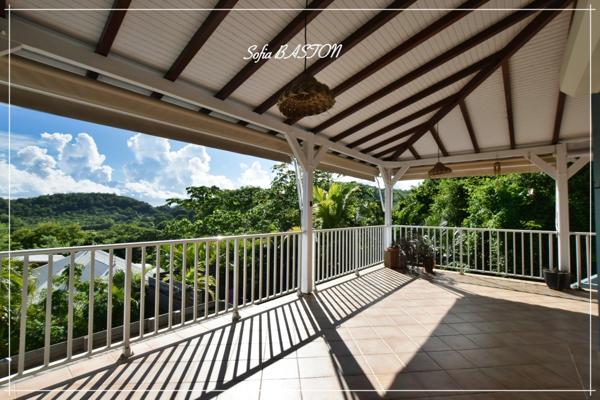 Les Trois-Îlets (972) : Maison T4 -186 m² au sol avec grande terrasse, piscine et appartement T2 indépendant à vendre (972)