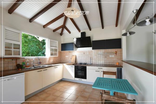 Les Trois-Îlets (972) : Maison T4 -186 m² au sol avec grande terrasse, piscine et appartement T2 indépendant à vendre (972)