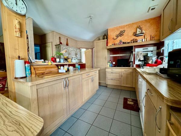 Maison située en campagne.