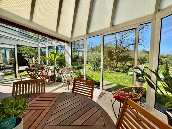 Maison située en campagne.