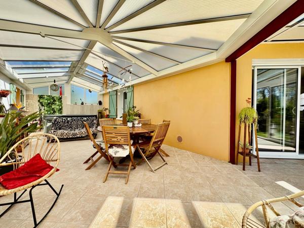 Maison située en campagne.