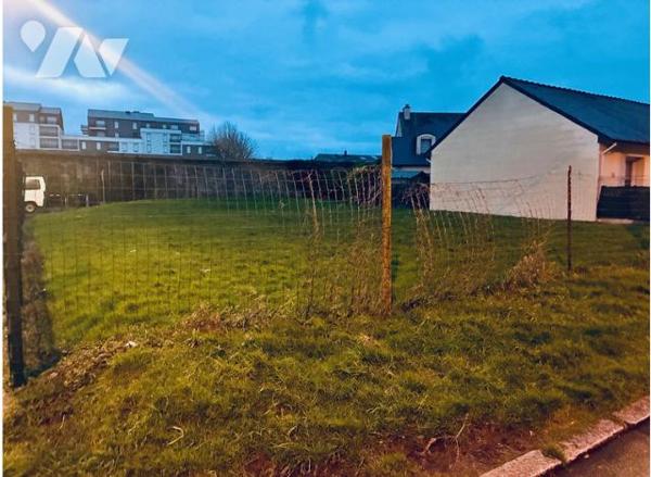 BREST ST-PIERRE/IROISE proximité tram, commerces, écoles, TAB de 717 m².