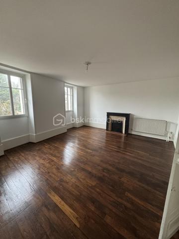 Maison ancienne de 261 m²