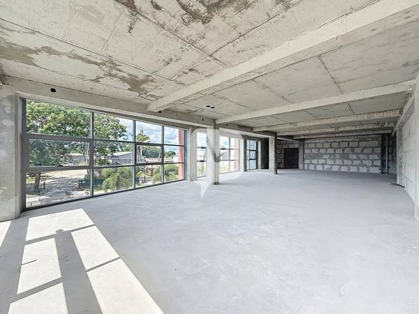 Dpt GUYANE, à louer CAYENNE local professionnel de 191 m²