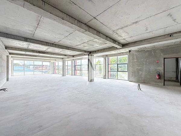 Dpt GUYANE, à louer CAYENNE local professionnel de 191 m²
