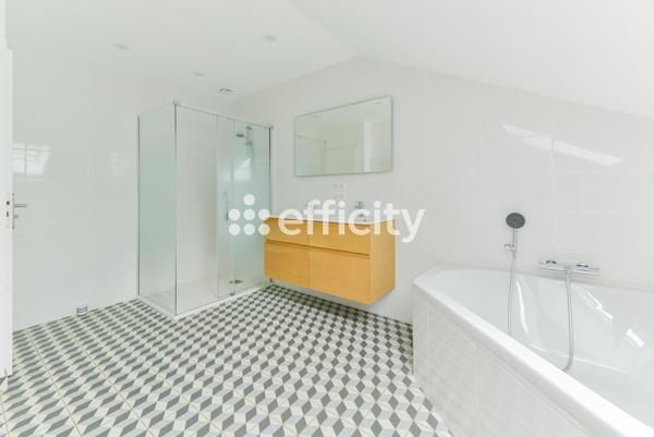 Maison
         8 pièces
        - 208 m² Bien prestige 450 000 €*