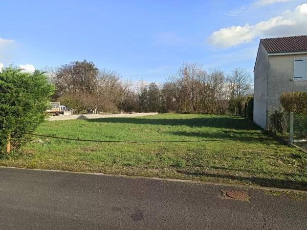 Immobilier Les Martres-d’Artière (63430) – Terrain constructible 877m2 – 107 500 €