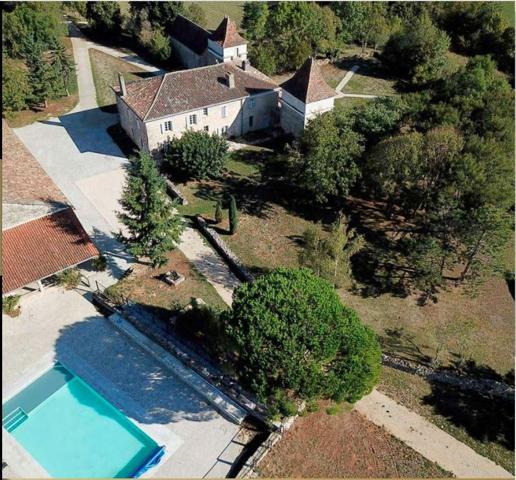 Situation privilégiée pour vos mariages avec potentiel d'accueil, dans un cadre de vie paradisiaque. Saint antonin noble val