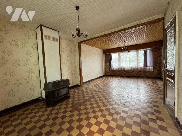 EN EXCLUSIVITÉ

Maison de 99m² habitables offrant un beau potentiel après rénovation comprena...