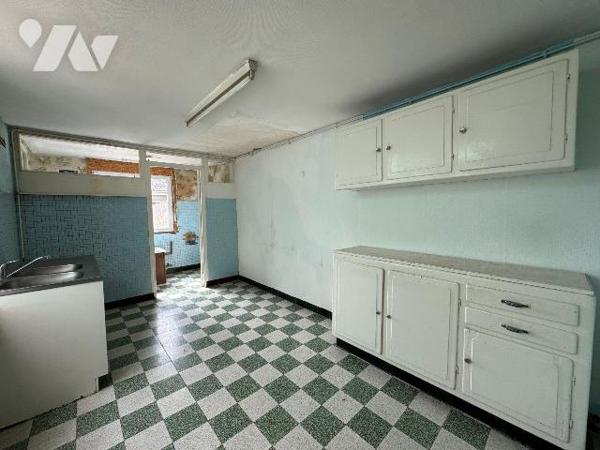 EN EXCLUSIVITÉ

Maison de 99m² habitables offrant un beau potentiel après rénovation comprena...
