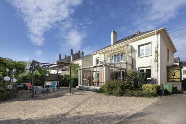 Maison de maitre avec 7 chambres sur grand terrain arbore