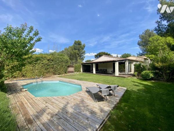 VILLENEUVE-LES-AVIGNON, villa de plain-pied avec 3 chambres, piscine et garage