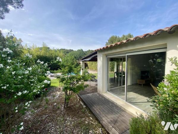 VILLENEUVE-LES-AVIGNON, villa de plain-pied avec 3 chambres, piscine et garage