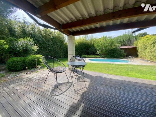 VILLENEUVE-LES-AVIGNON, villa de plain-pied avec 3 chambres, piscine et garage