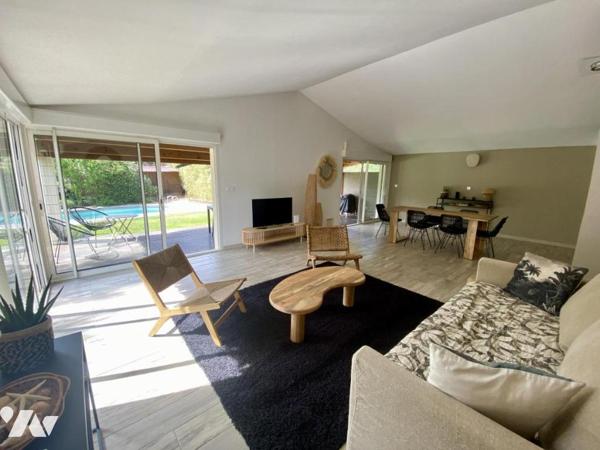 VILLENEUVE-LES-AVIGNON, villa de plain-pied avec 3 chambres, piscine et garage