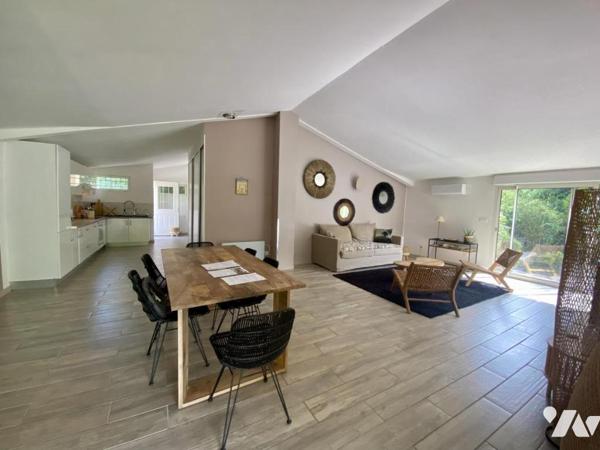 VILLENEUVE-LES-AVIGNON, villa de plain-pied avec 3 chambres, piscine et garage