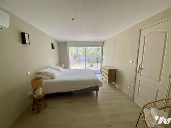 VILLENEUVE-LES-AVIGNON, villa de plain-pied avec 3 chambres, piscine et garage