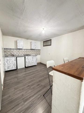 Location                                                      Appartement
                        
                     2 pièces                      47 m2                     à Salon-de-Provence