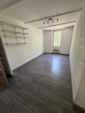 Location                                                      Appartement
                        
                     2 pièces                      47 m2                     à Salon-de-Provence