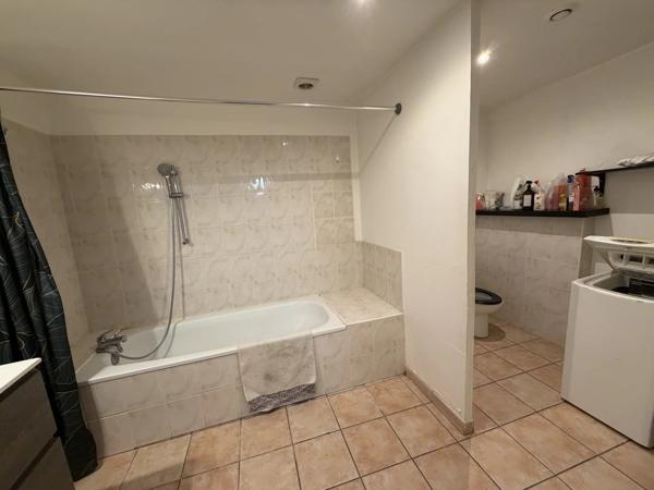 Location                                                      Appartement
                        
                     2 pièces                      47 m2                     à Salon-de-Provence