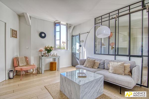 Versailles Saint-Louis Appartement 3 pièces 51.27 m² carrez situé au 2ème et dernier étage 460 000 € **  - Référence  27613