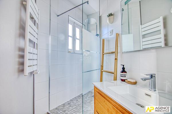 Versailles Saint-Louis Appartement 3 pièces 51.27 m² carrez situé au 2ème et dernier étage 460 000 € **  - Référence  27613