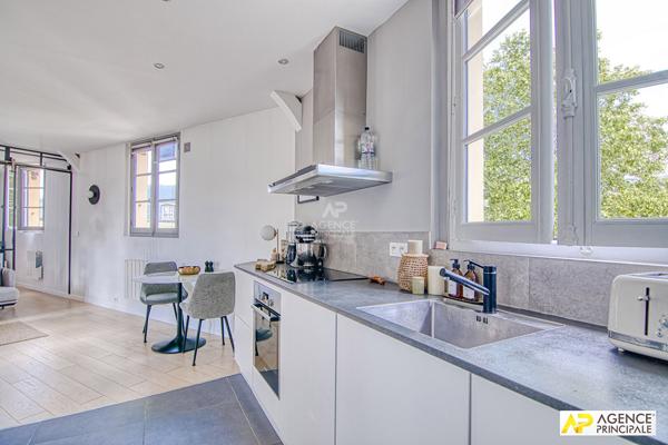 Versailles Saint-Louis Appartement 3 pièces 51.27 m² carrez situé au 2ème et dernier étage 460 000 € **  - Référence  27613