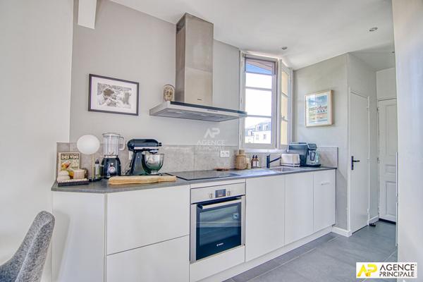Versailles Saint-Louis Appartement 3 pièces 51.27 m² carrez situé au 2ème et dernier étage 460 000 € **  - Référence  27613