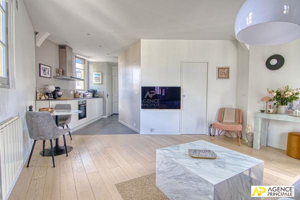 Versailles Saint-Louis Appartement 3 pièces 51.27 m² carrez situé au 2ème et dernier étage 460 000 € **  - Référence  27613