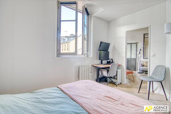 Versailles Saint-Louis Appartement 3 pièces 51.27 m² carrez situé au 2ème et dernier étage 460 000 € **  - Référence  27613