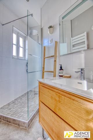 Versailles Saint-Louis Appartement 3 pièces 51.27 m² carrez situé au 2ème et dernier étage 460 000 € **  - Référence  27613