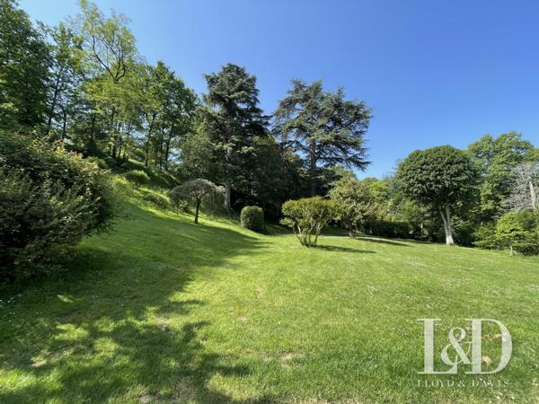 Propriété 410 m² avec piscine 2.5 hectares de terrain paysagés