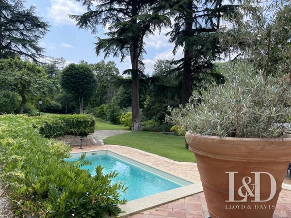 Propriété 410 m² avec piscine 2.5 hectares de terrain paysagés