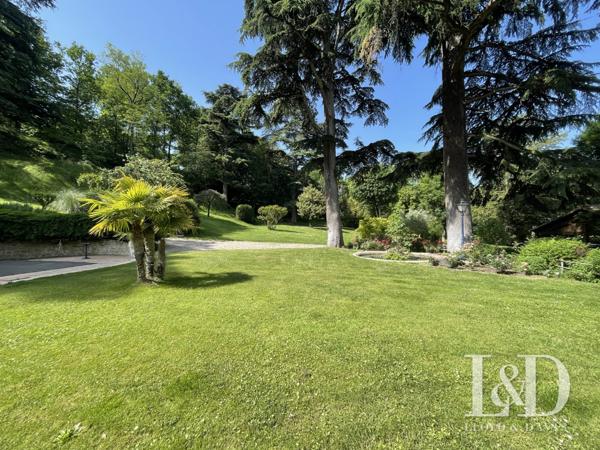 Propriété 410 m² avec piscine 2.5 hectares de terrain paysagés