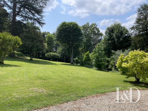 Propriété 410 m² avec piscine 2.5 hectares de terrain paysagés