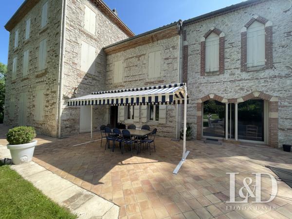 Propriété 410 m² avec piscine 2.5 hectares de terrain paysagés