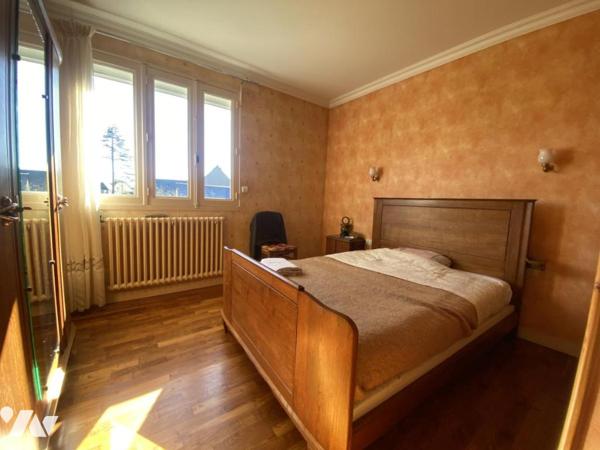 A VENDRE - MAISON D'HATIBATION - LE BOURGNEUF LA FORÊT 
