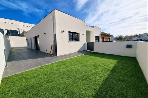 Perpignan, Villa plain pied 3 faces de Type 4 avec garage et jardin
