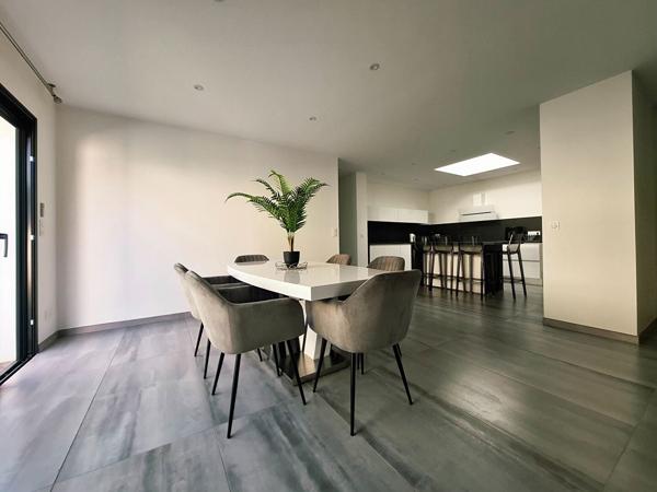 Perpignan, Villa plain pied 3 faces de Type 4 avec garage et jardin